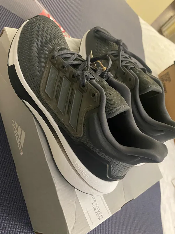 New adidas Women's Size 6 EQ21 Running Shoes NWB - Image 4