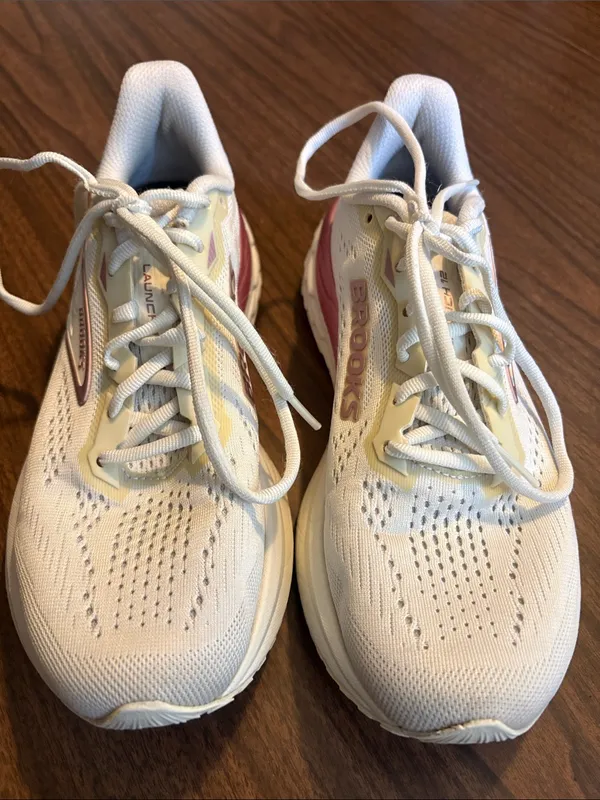 Brooks Size 7.5 Launch 12 Women's White and Pink Athletic Running Shoes - Image 6