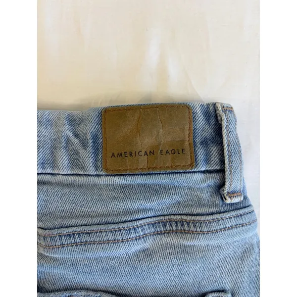 American Eagle Curvy Mom Jeans Light Wash Distressed‎ High Rise Blue Denim 26x26 - Image 11