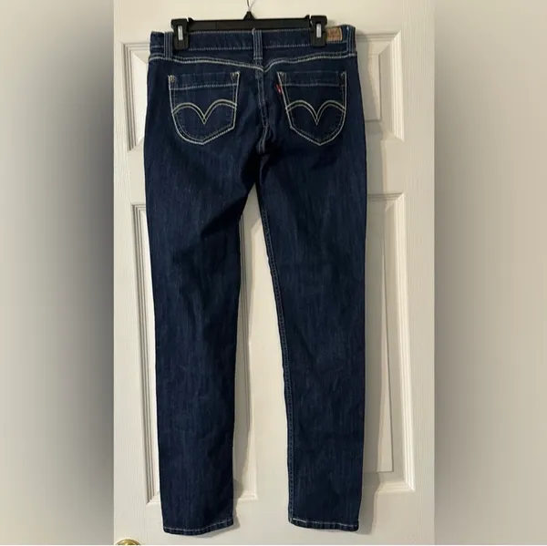 Levi skinny jeans are a junior size 9. - Image 2