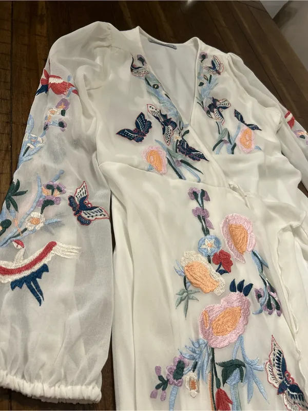 Hope & Ivy Maternity size 8-gorgeous embroidered wrap dress - Image 3