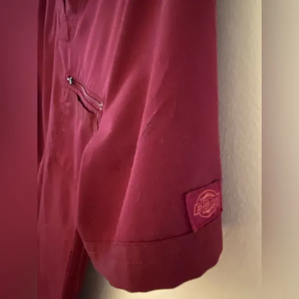 Dickies Nurse Scrub Burgundy Short Sleeve Vneck Shirt Women’s Sz Small - Image 8