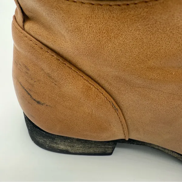 Tan lace up ankle boots with a boho vibe. Size 9.5 - Image 7