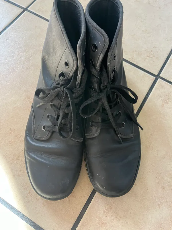 Dr. Martens Shoreditch Shoes - Image 5
