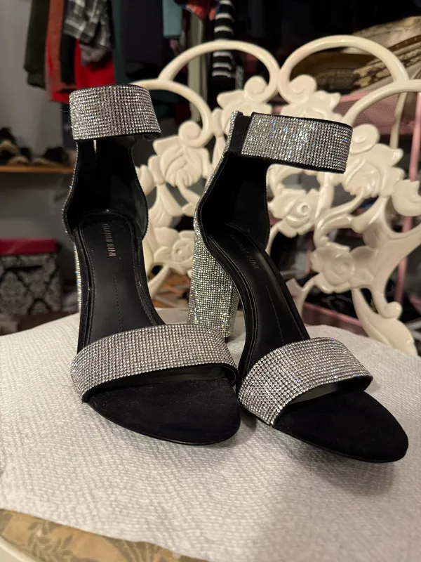 Gianni Bini Heels Black Sparkly - Image 3
