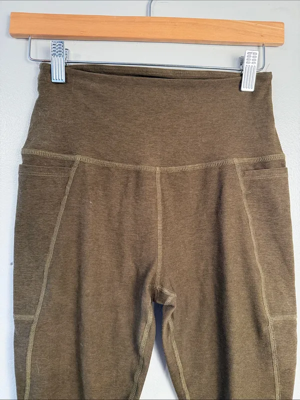 Beyond Yoga Olive Green cropped leggings size medium - Image 3