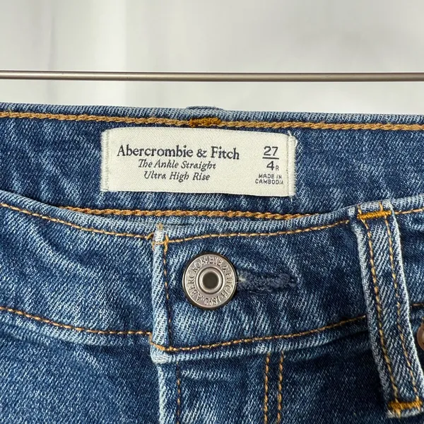 Abercrombie &‎ Fitch Ankle Straight Ultra High Rise Distressed Straight Jeans 27 - Image 5