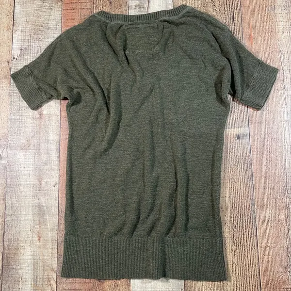 Hollister Olive Green Short Sleeve V Neck Cotton Knit Sweater Y2K Logo Medium - Image 6