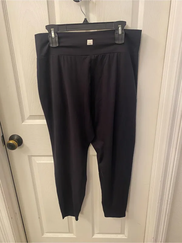 Vuori Dark Grey Ankle-Length Jogger Pants - Image 5