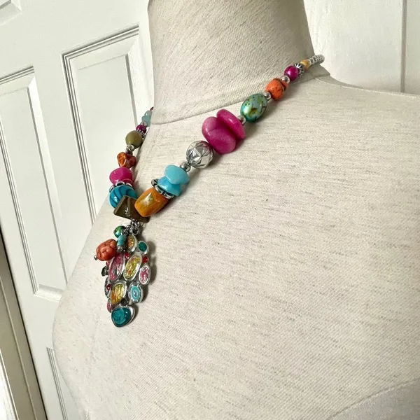 Colorful beaded silver tone pendant necklace - Image 5