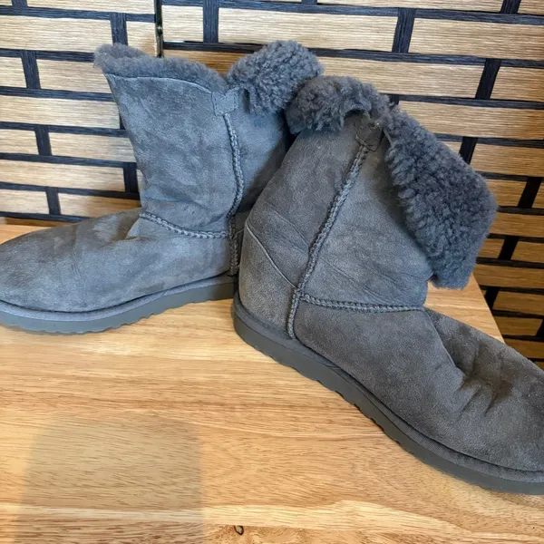 Ugg‎ Bailey Button Gray Boots Size 9-9.5? - Image 5