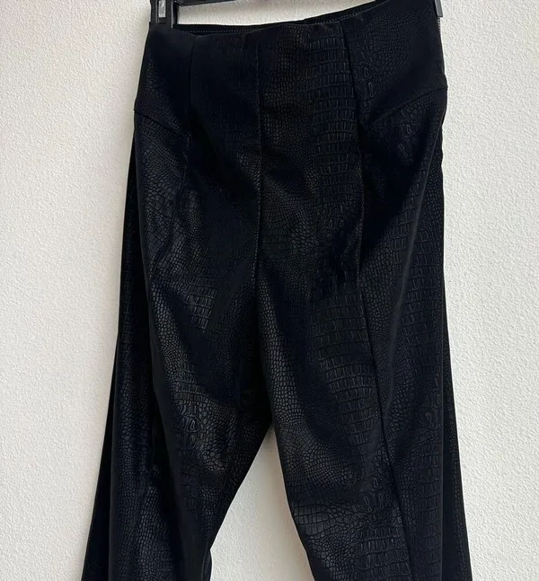 NWT Good American Black Croc Executive Pants Size 2 Flare Leg Slit Zipper XS - Image 3