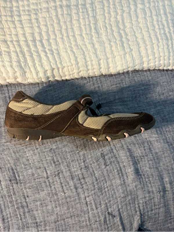 Y2K Vintage Champion Mary Jane’s in pink brown and beige. - Image 2