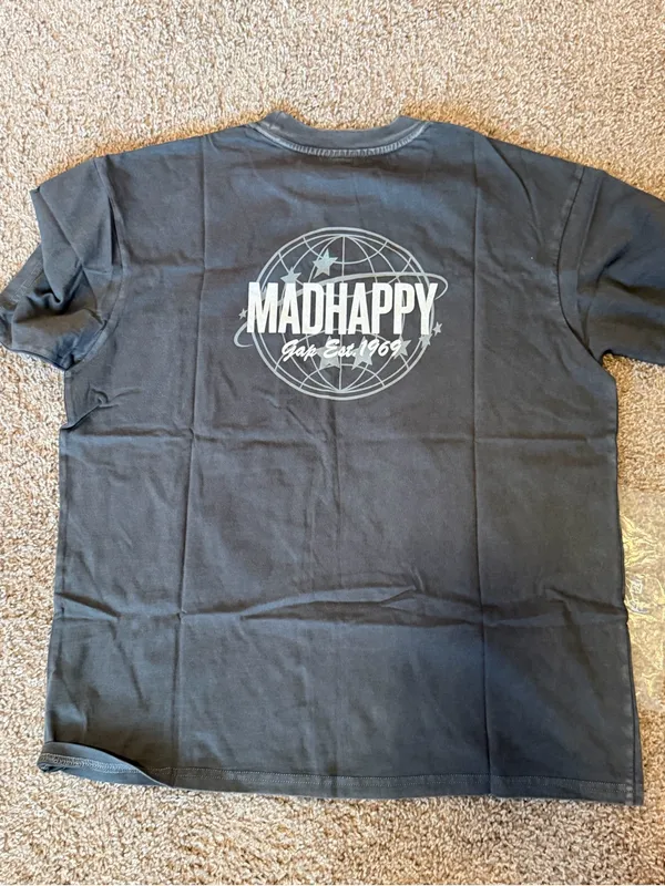 NWT Gap x MadHappy Globe Pocket Short sleeve tee relaxed fit size medium - Image 8