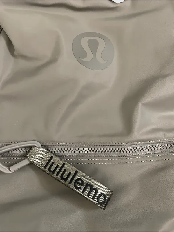 Lululemon NWT New Crew Backpack 22L Water Repellent Tan Green - Image 9