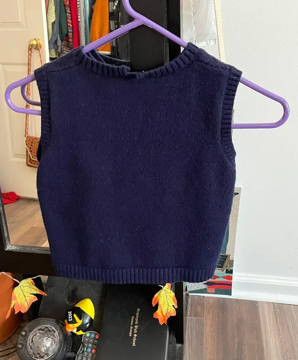 sweater vest! Multiple - Image 2