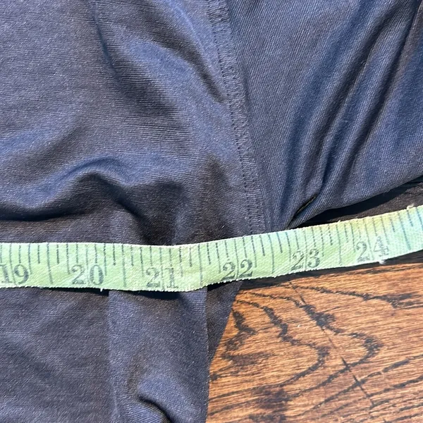 Athleta Long Sleeve Cropped Workout Top - Image 4