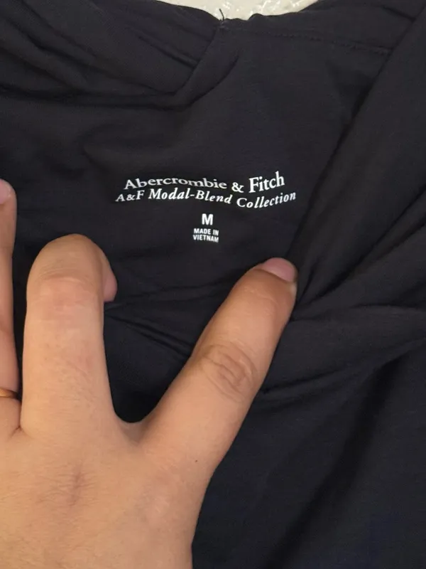 Abercrombie & fitch Black Off-Shoulder plain not scalloped edges size Medium NW - Image 4
