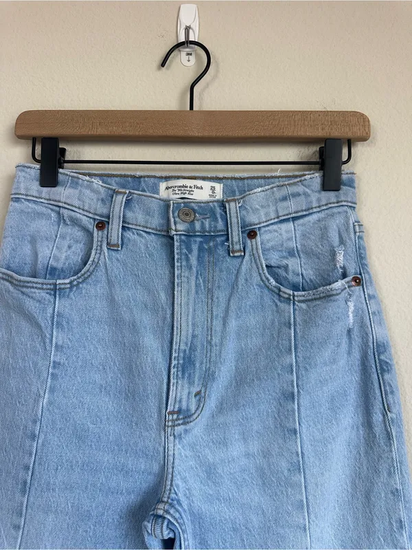 Abercrombie & Fitch The 90’s Straight Ultra High Rise Split Hem Jeans - Image 6