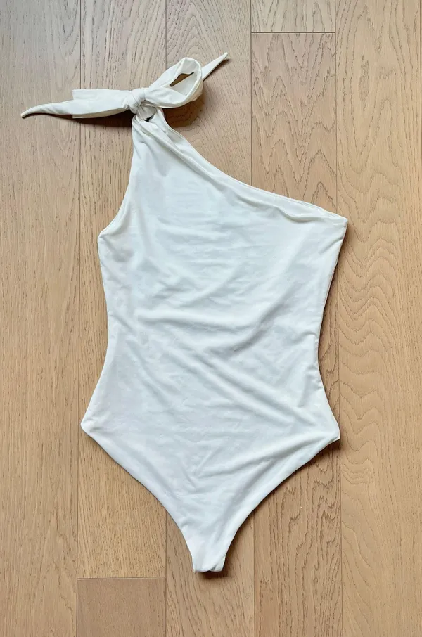 Princess Polly One Shoulder Bow Tie White Bodysuit - Image 6
