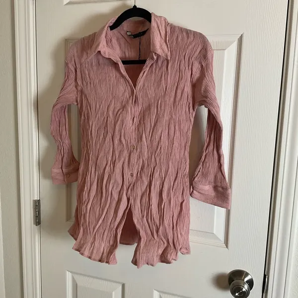 Zara Pink Crinkle Textured Button-Up Blouse - Size M - Image 2