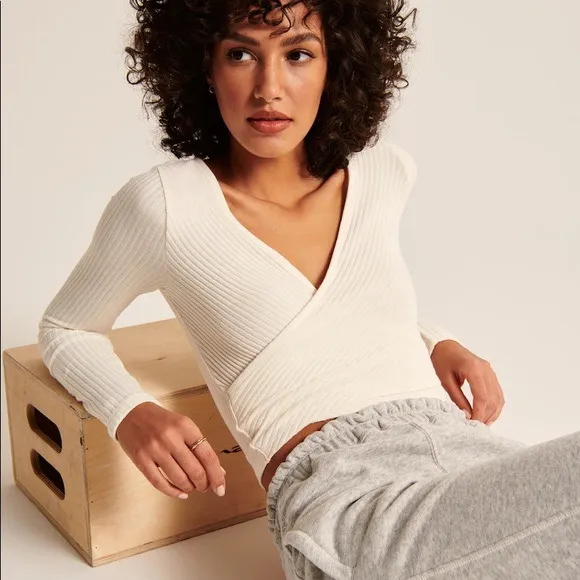 ‼️Abercrombie Ribbed Cross Front Long Sleeve Top‼️ - Image 3