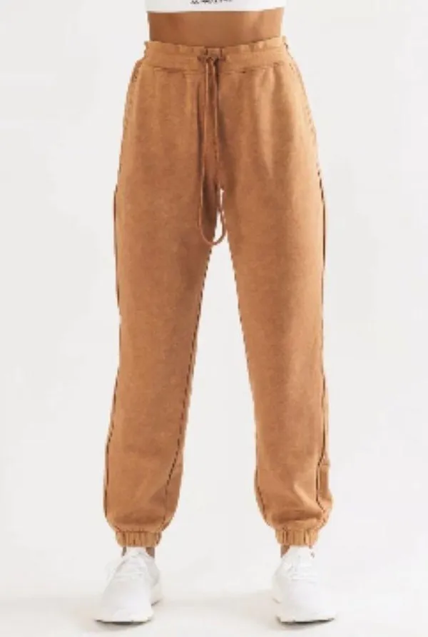 women’s alphalete essential joggers - Image 6