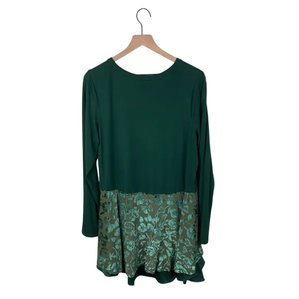LOGO By Lori Goldstein Rayon Burnout Velvet Satin Hem Top Size Large Green Holiday - Image 2