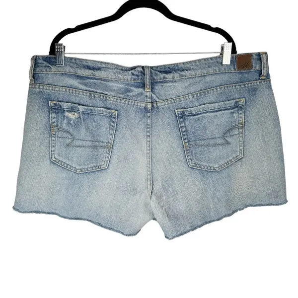 American Eagle Distressed Shorts Sz 18 Light Medium Wash Denim Raw Hem - Image 2