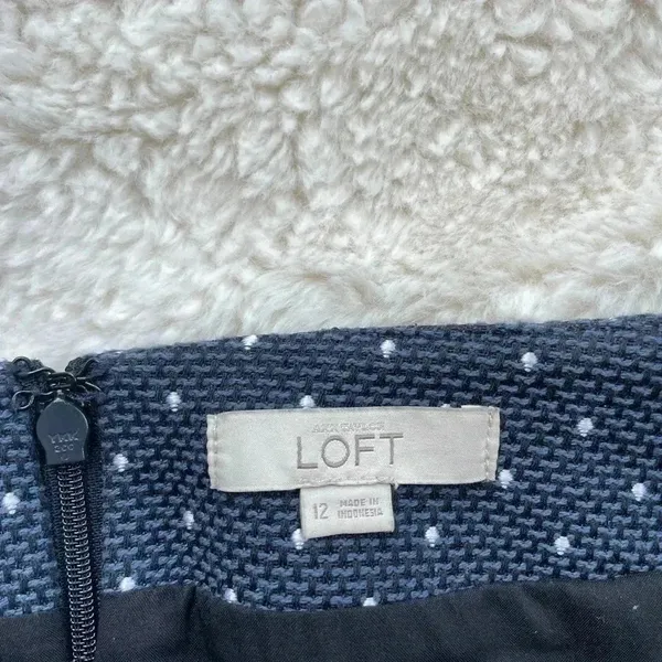 Loft black and blue skirt with white dots, front pockets and‎ zipper, size 12​ - Image 5