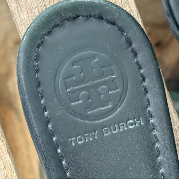 Tory Burch black leather sandal‎ size 8.5 A30 - Image 9