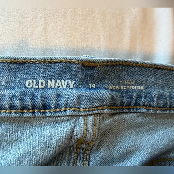 Old Navy WOW Light wash Blue Mid-Rise Boyfriend Jeans - Image 3