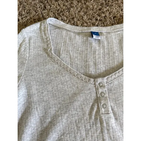 Old Navy‎ Women's Gray Cropped Long Sleeve Tee Size Medium - Image 5