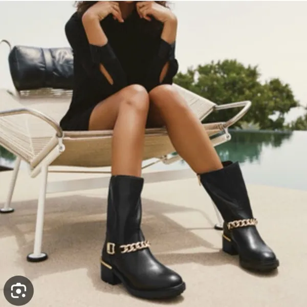 *NEW *‎ VINCE CAMUTO Keshilla gold hardware moto boots LEATHER Size 8.5 B29 - Image 3