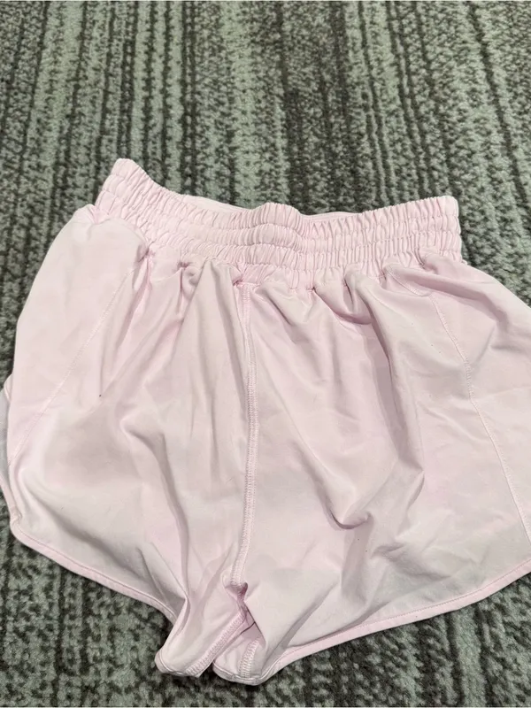 Lululemon Hotty Hot High-Rise Lined Short 2.5" Strawberry Milkshake size 4 - Image 6