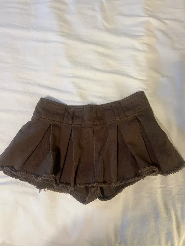 Edikted Brown Pleated Mini Skirt - Image 2