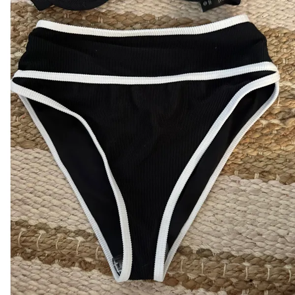 NEW Beach Riot Kori Top/ Carlotta Bikini Set Size Small - Image 9