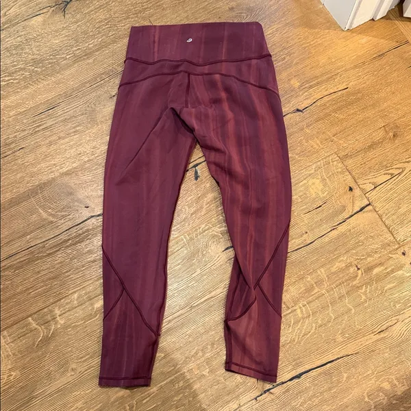 Lululemon In Movement HR Tight 28” Spray‎ Dye White Garnet Sz 8 - Image 3