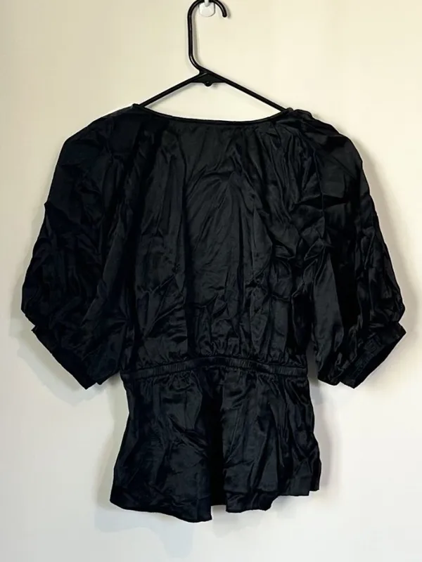 Madewell Black Shirred Puff-Sleeve Top in Satin - Size: Medium - Image 8