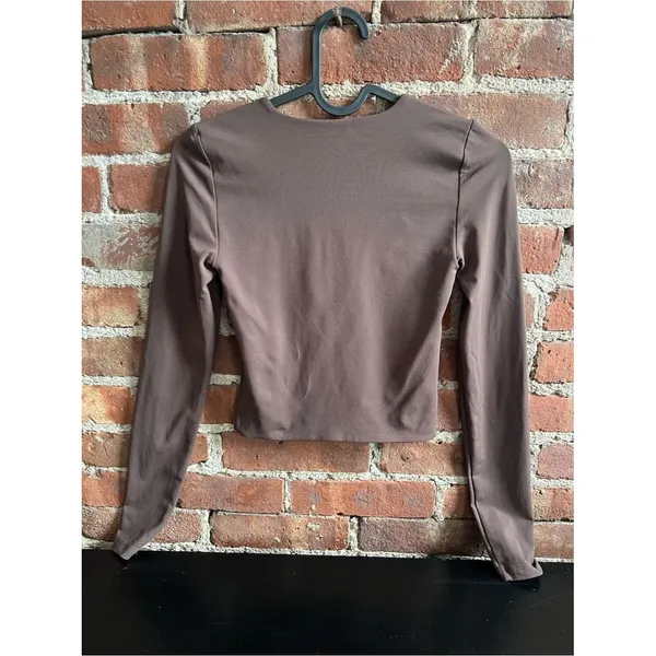 Aritzia Babaton Contour Crew Cropped Longsleeve Brown Size XS - Image 6