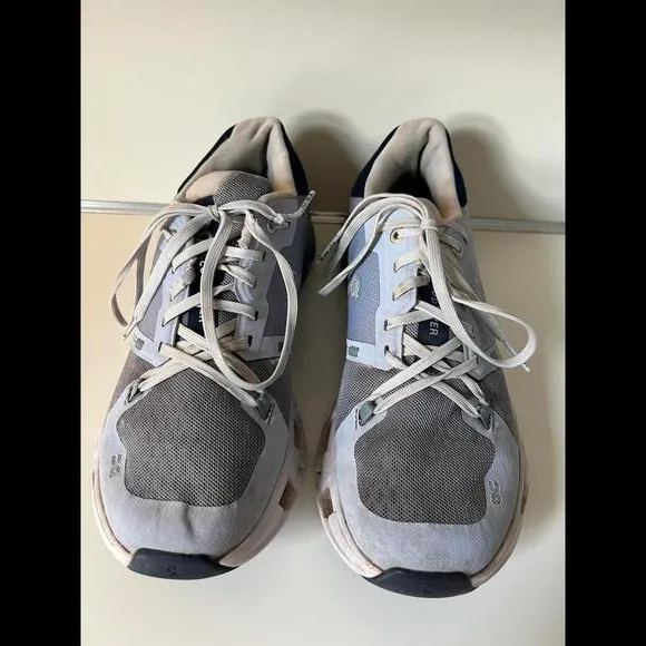 On Cloud Running Shoes - Gray/Blue size 9 - Image 2