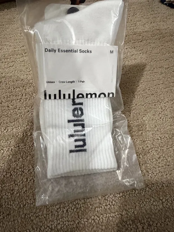 Lululemon Daily Essential Crew Socks Unisex White/Black Wordmark Size M - Image 4