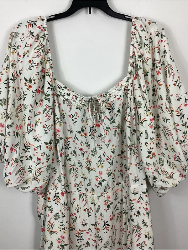 Old Navy Floral Smocked Back Puff Sleeve Size 3X - Image 3