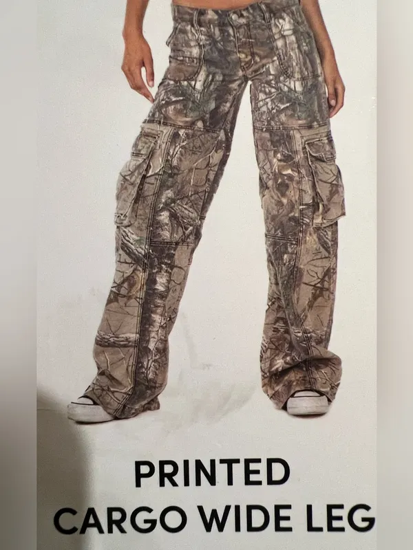 Refrain los Angeles camo printed cargo white leg pants size 9 - Image 12