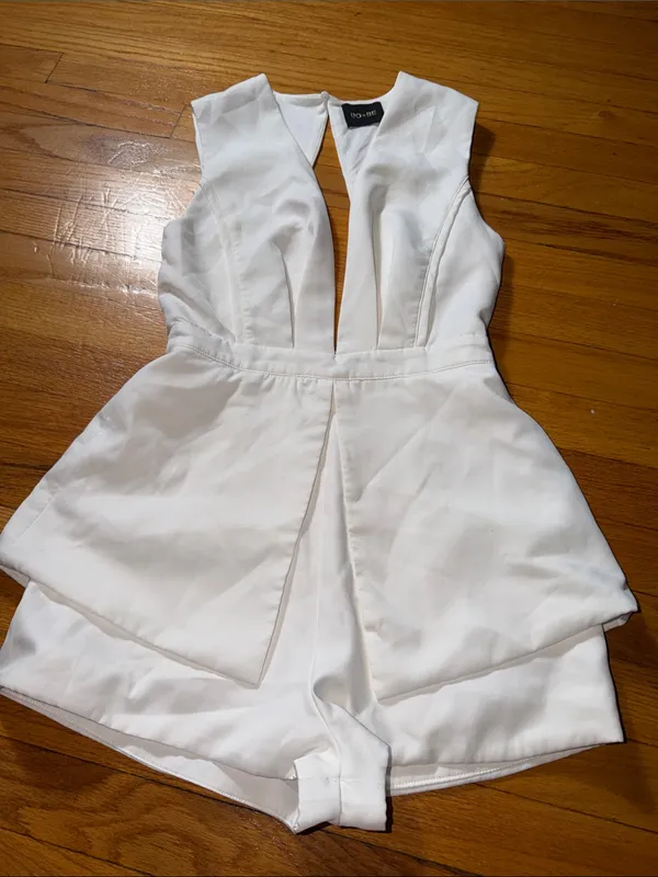 DO+BE Boohoo White Sleeveless Deep V-Neck Romper - Image 2