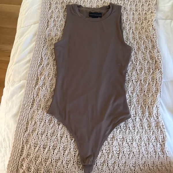 House of Harlow Taupe contour bodysuit - Image 2