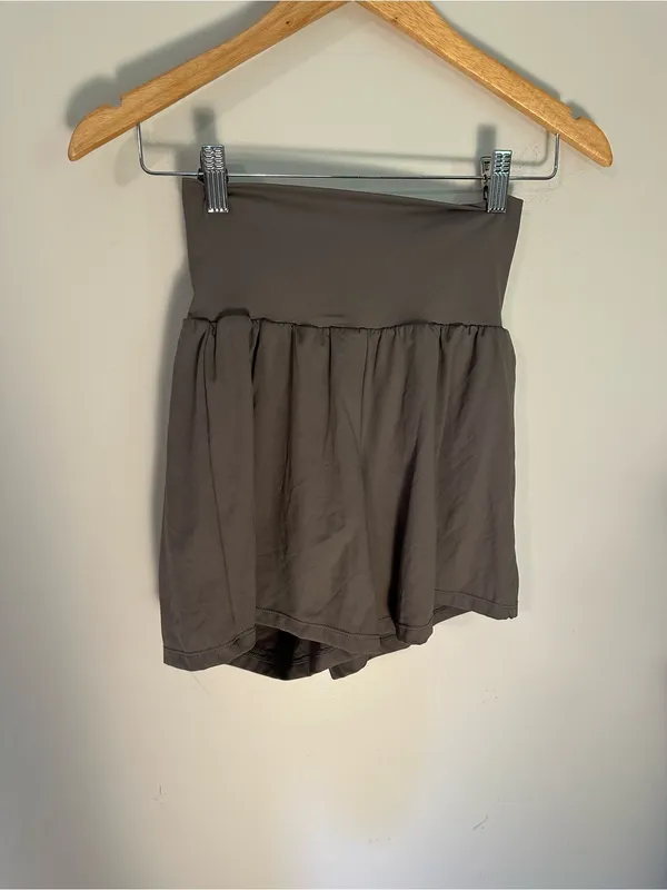 Halara SoftlyZero™ Airy Super High Waisted 2-in-1 InstantCool Yoga shorts - Image 2