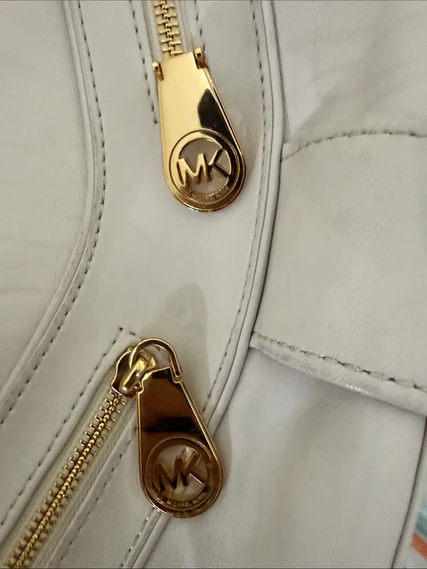 MICHAEL Michael Kors White Leather Shoulder Hobo with Gold Hardware Accents - Image 11