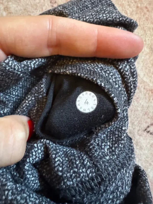 Lululemon size 4 grey 28” leggings - Image 4