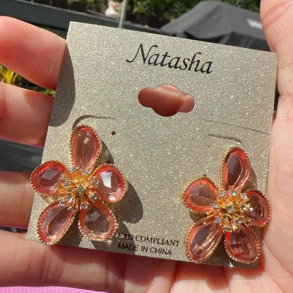Natasha Gold tone Pink crystal flower earrings stud - Image 4